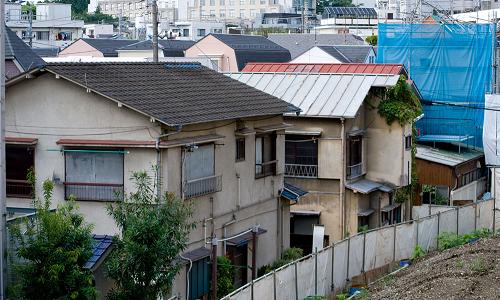 集団住宅で隣の部屋が火事になり自分の部屋が燃えてしまった場合、損害賠償はできるか